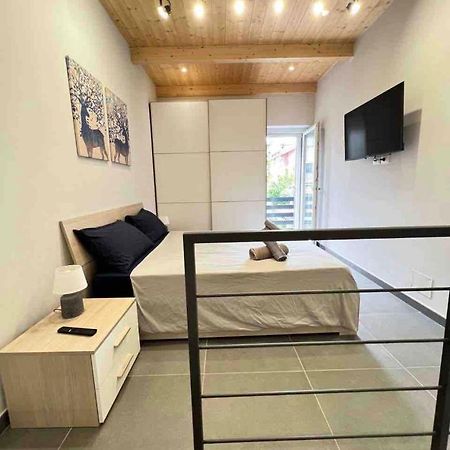 Апартаменти Pregevole Duplex A 1 Minuto Dalla Metro Колленьо Екстер'єр фото