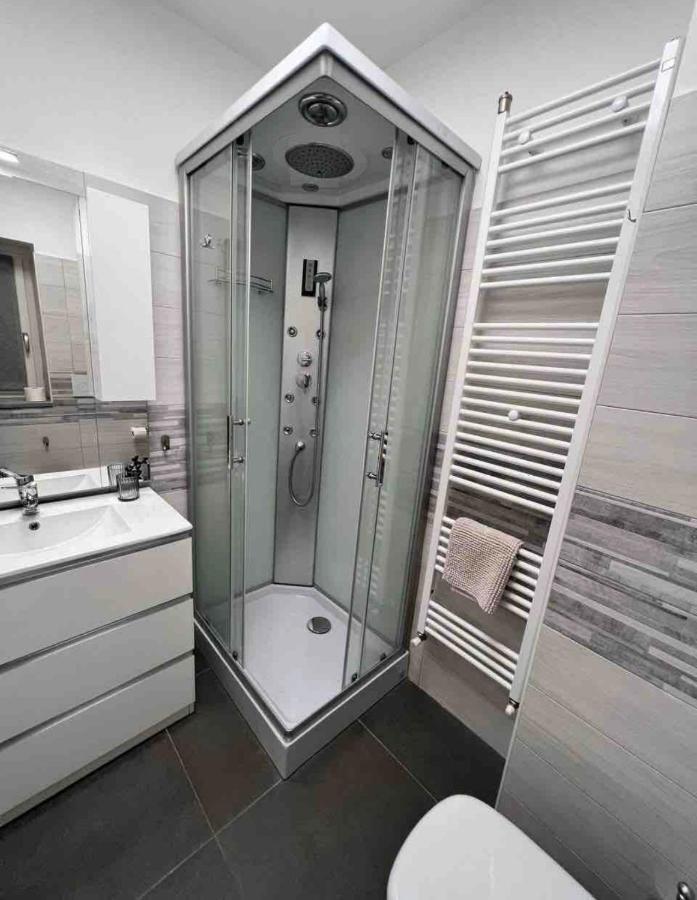 Апартаменти Pregevole Duplex A 1 Minuto Dalla Metro Колленьо Екстер'єр фото
